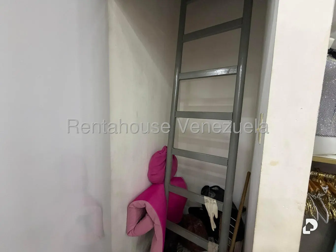Local comercial en Parroquia La Candelaria, Caracas