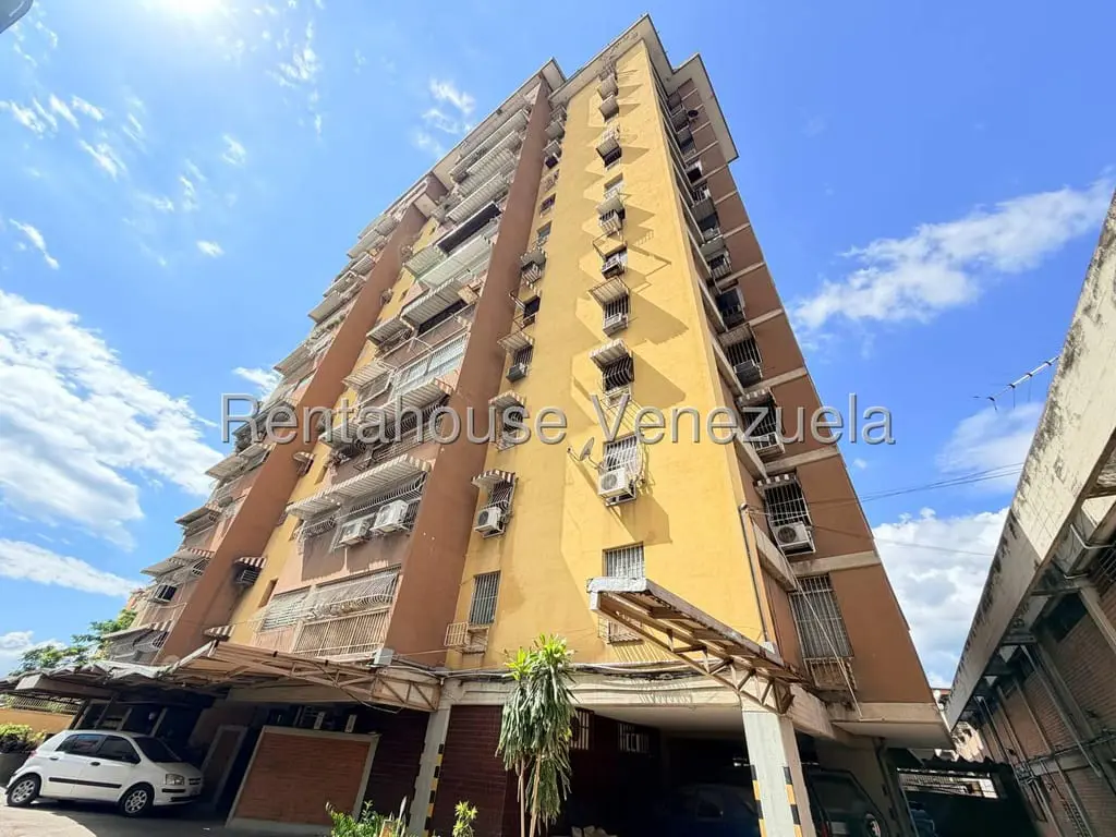 Apartamento en Urbanización El Centro, Maracay - 1