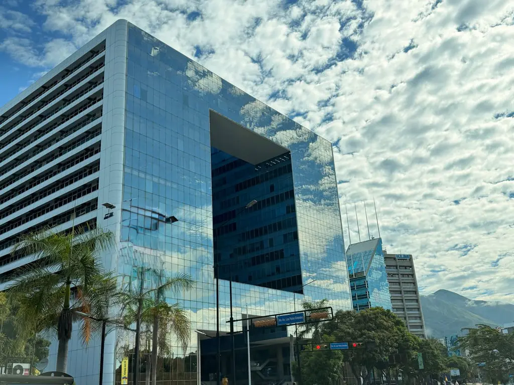 Oficina en Los Palos Grandes, Caracas - 1