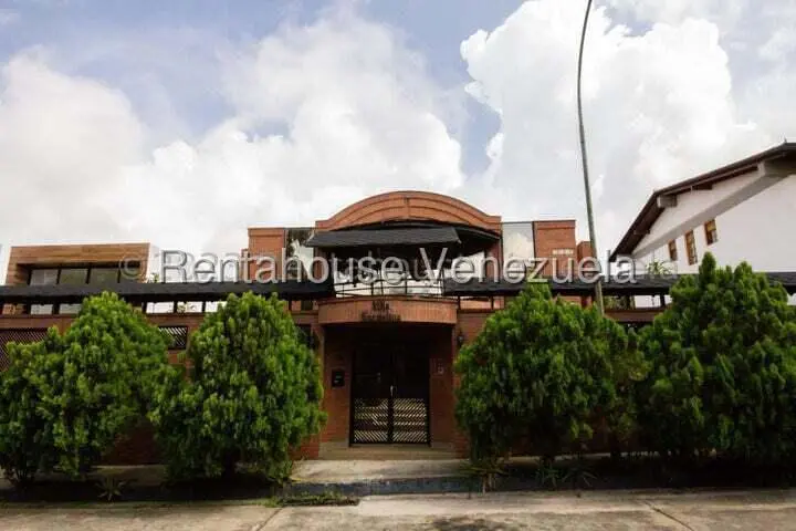 House in Lomas de La Lagunita, Caracas - 1