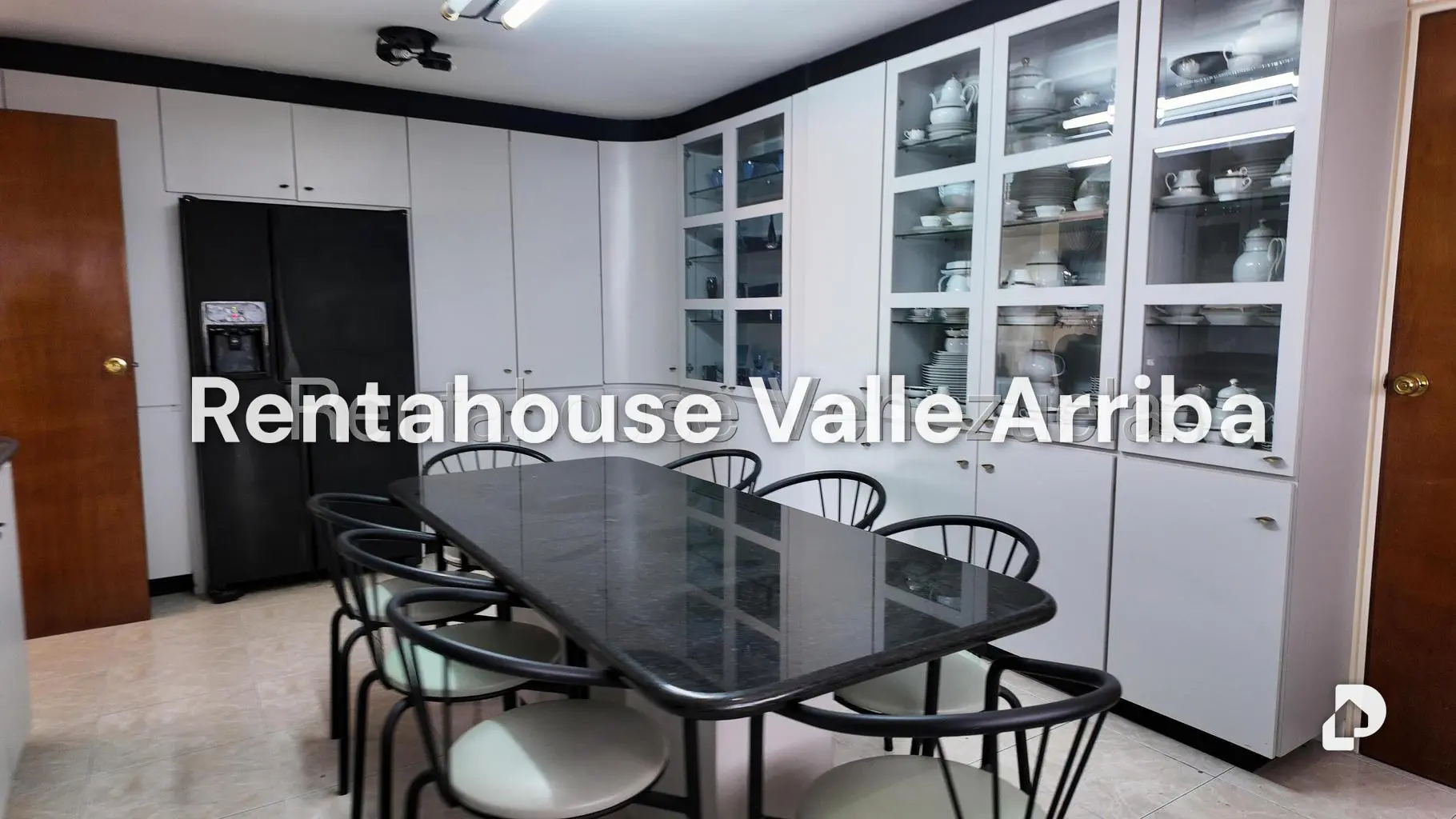 Casa en Lomas de La Lagunita, Caracas – 27