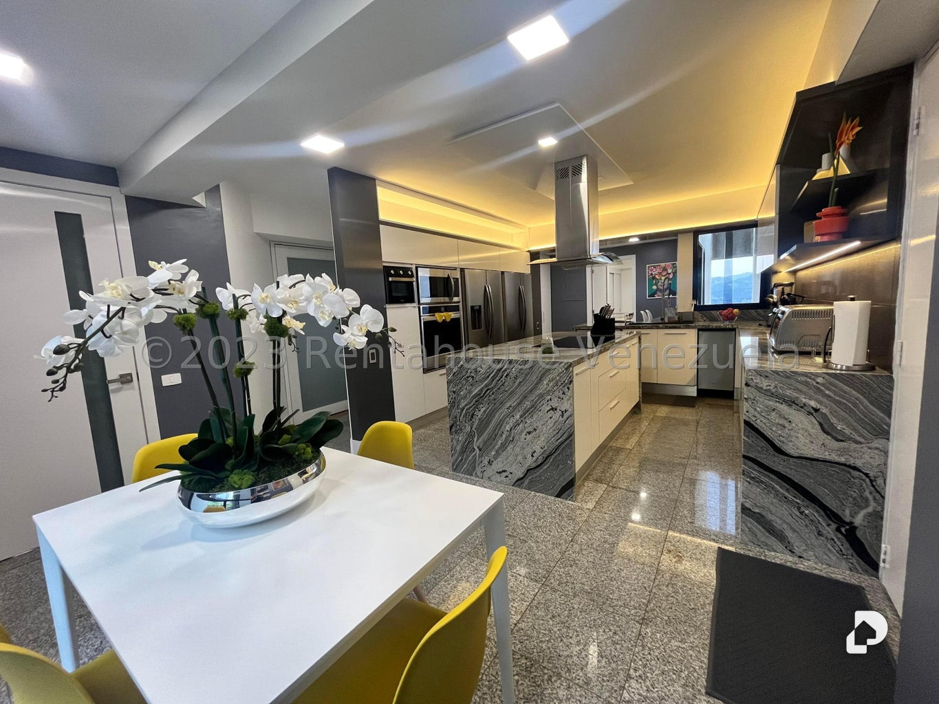 Apartamento en Los Palos Grandes, Caracas – 15