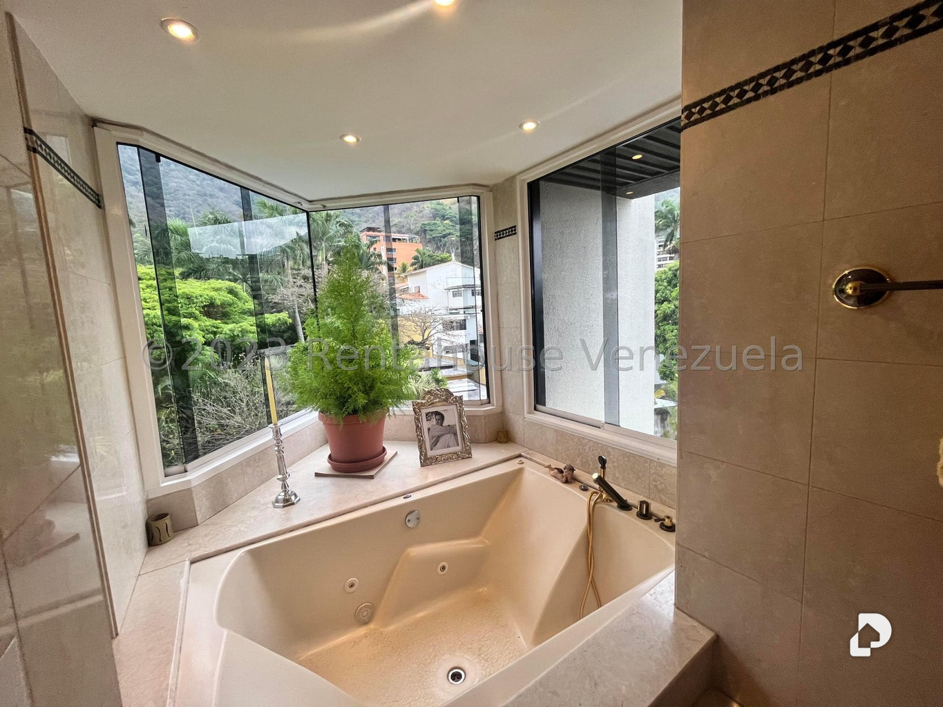 Apartamento en Los Palos Grandes, Caracas – 29