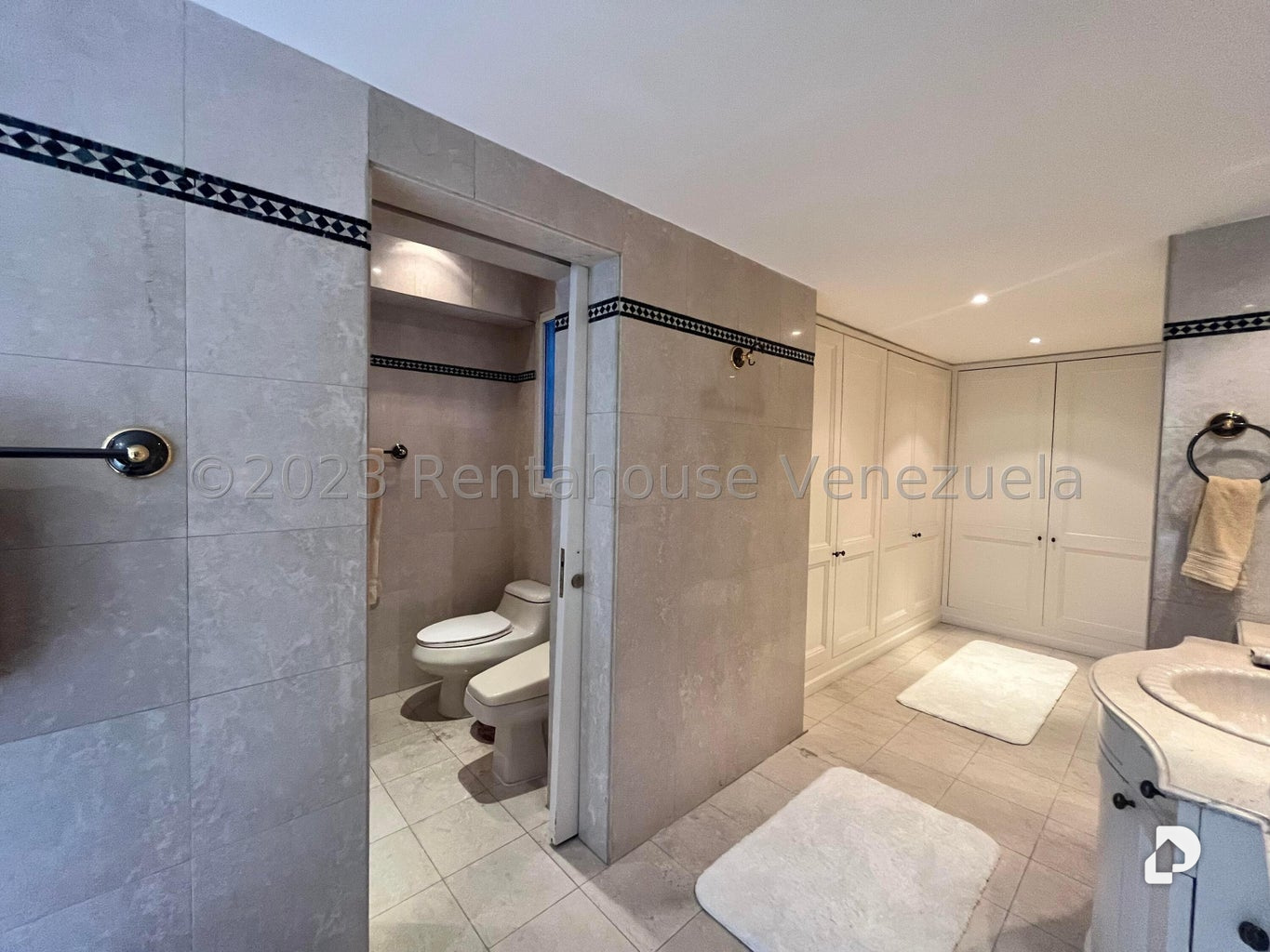 Apartamento en Los Palos Grandes, Caracas – 28