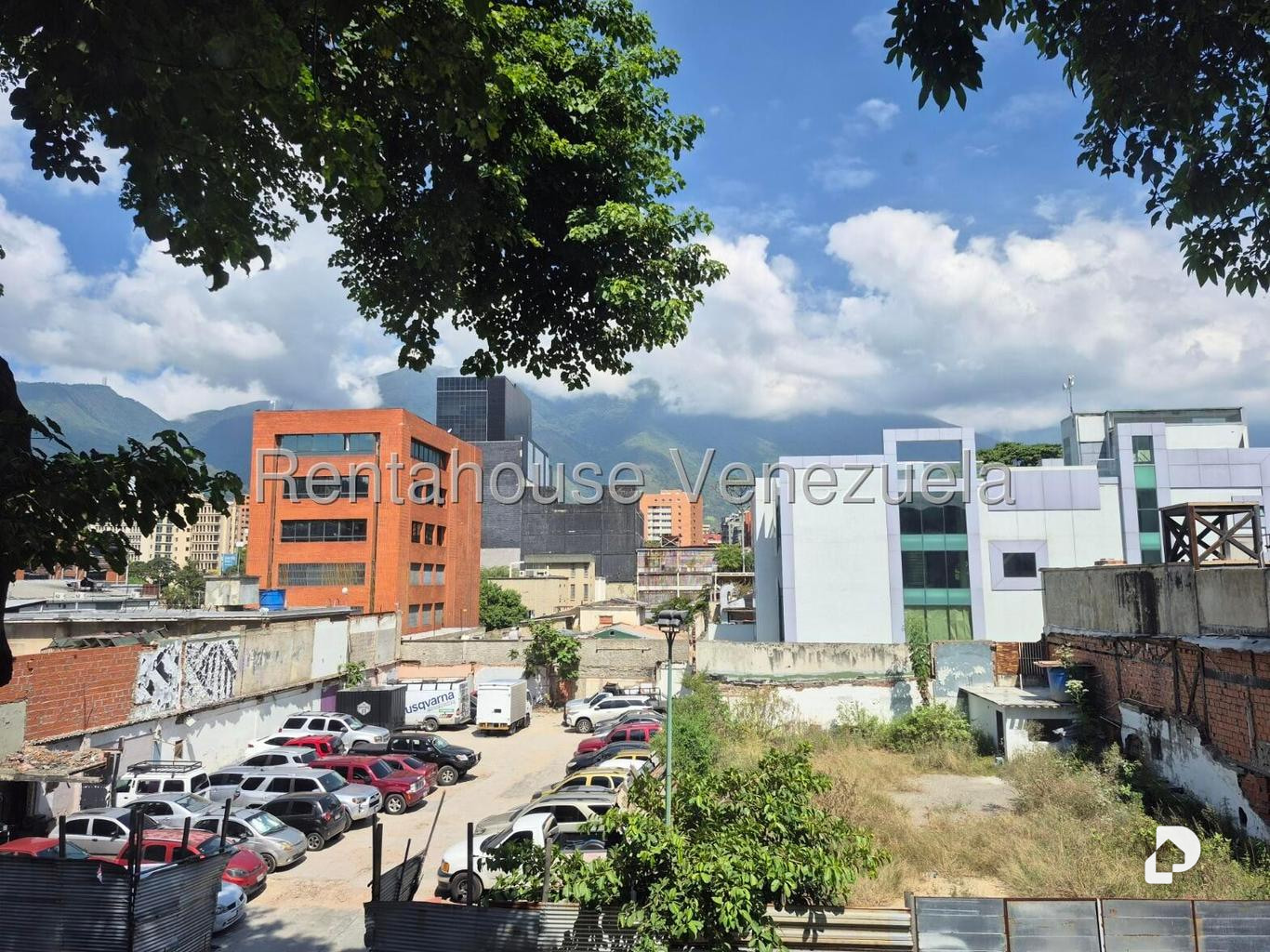 Oficina en Las Mercedes, Caracas – 12