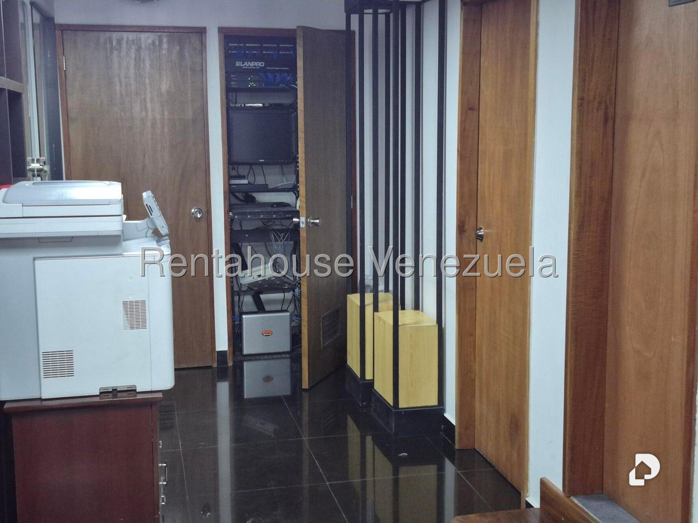 Oficina en Las Mercedes, Caracas – 28