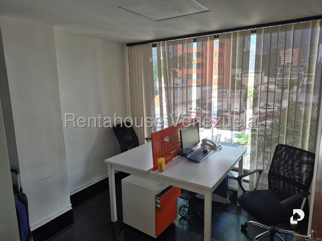 Oficina en Las Mercedes, Caracas – 17