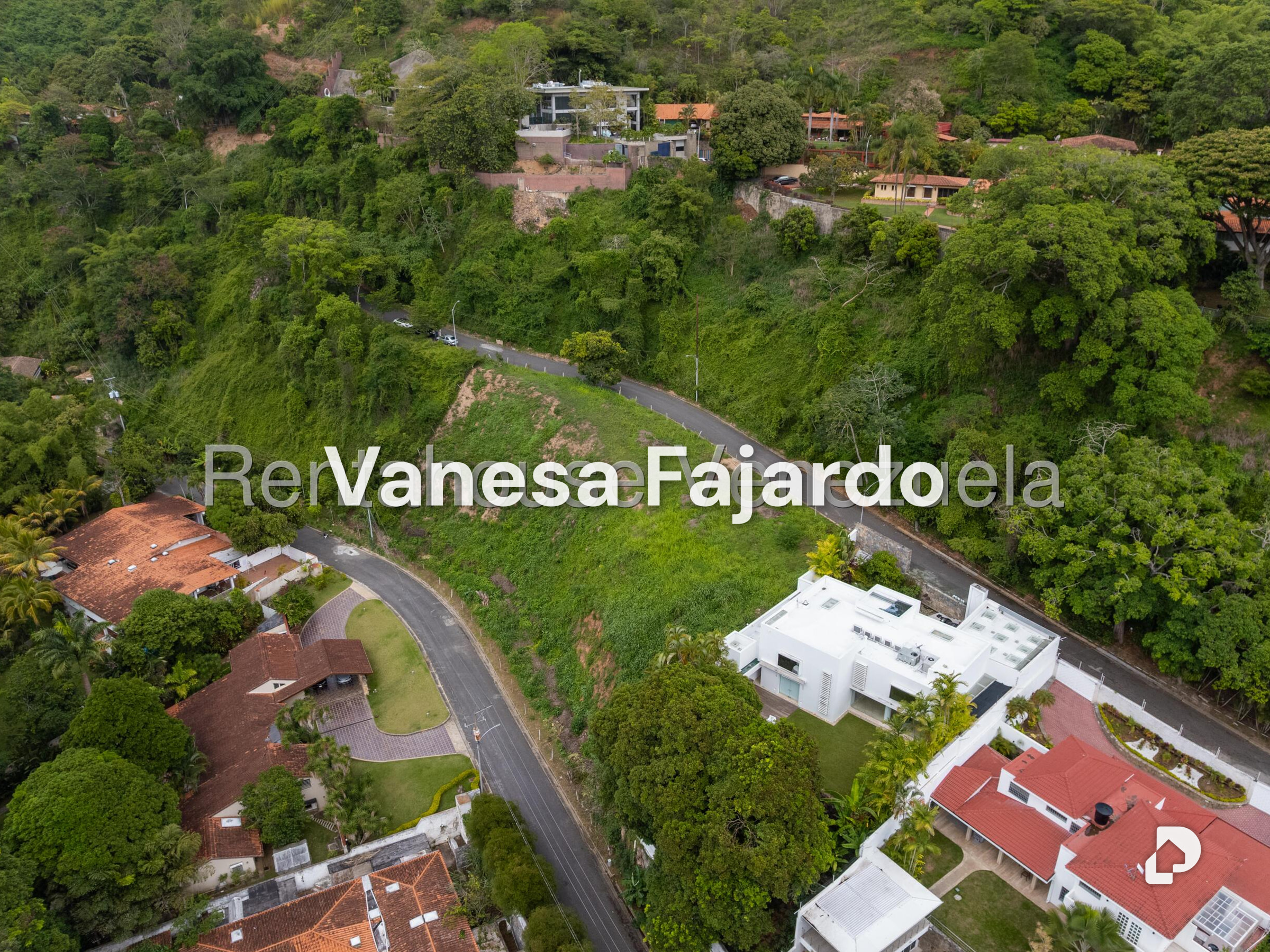 Terreno en Cerro Verde, Caracas – 2