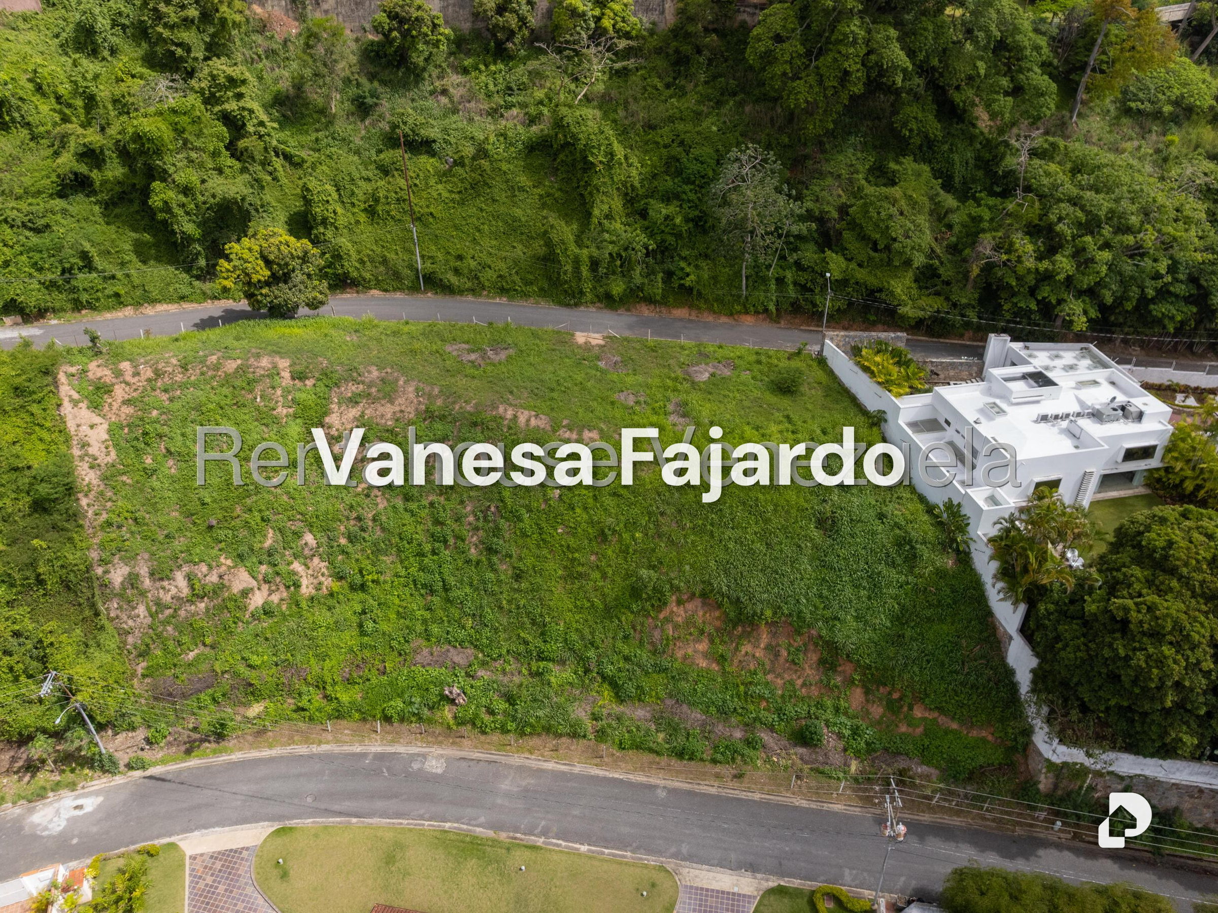 Terreno en Cerro Verde, Caracas – 1