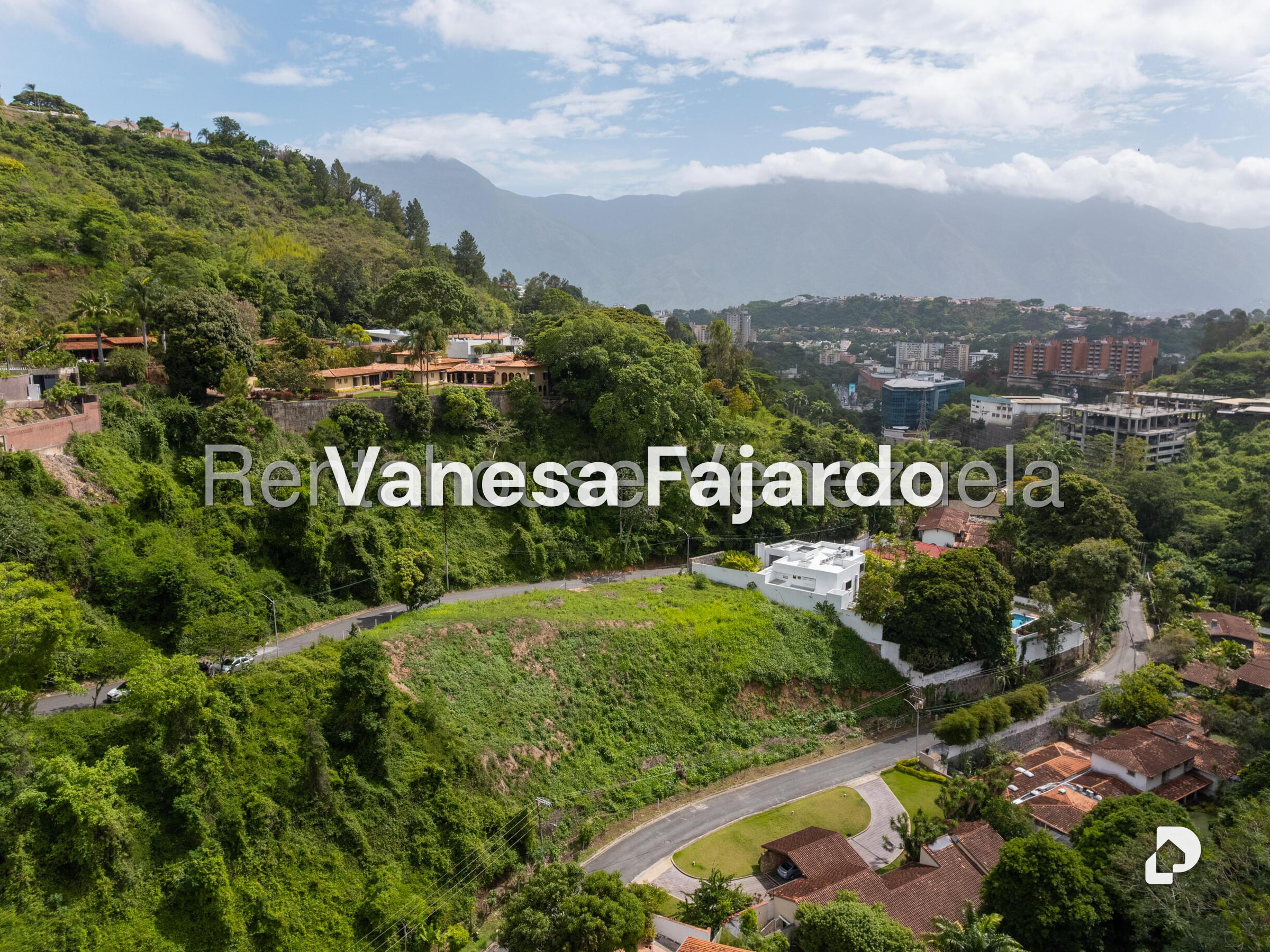 Terreno en Cerro Verde, Caracas – 3