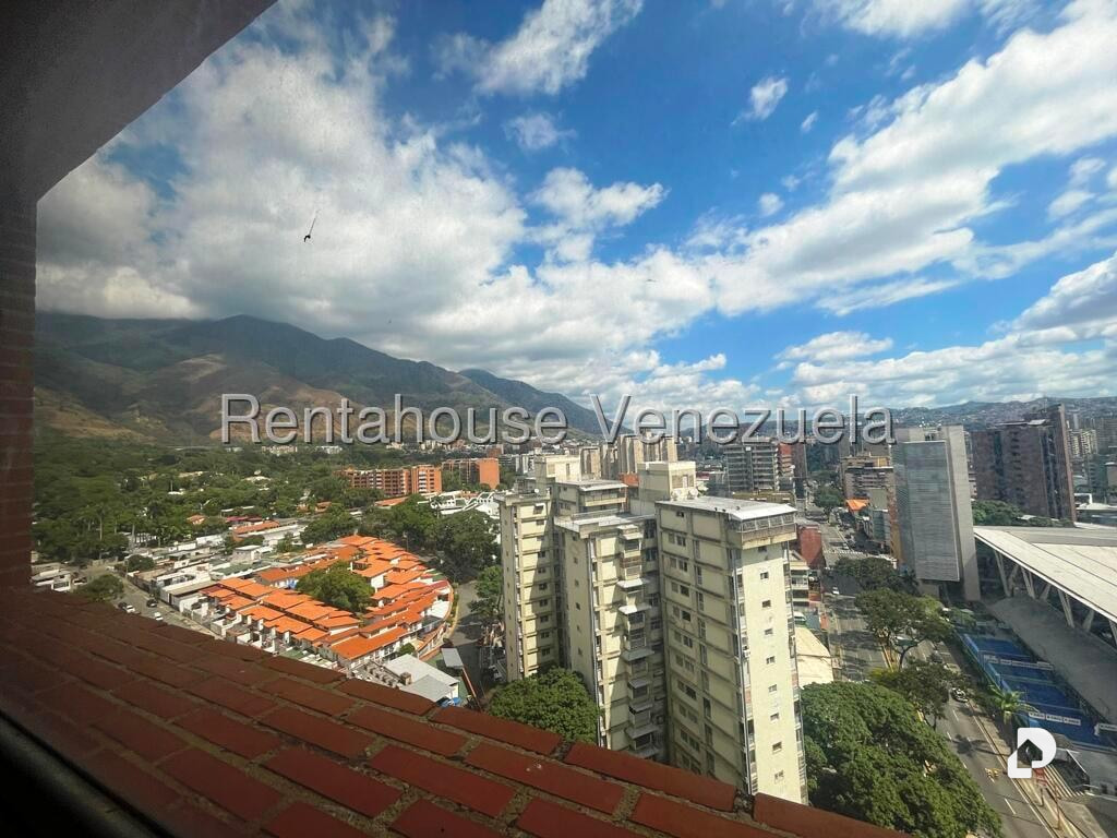 Oficina en Los Dos Caminos, Caracas – 9