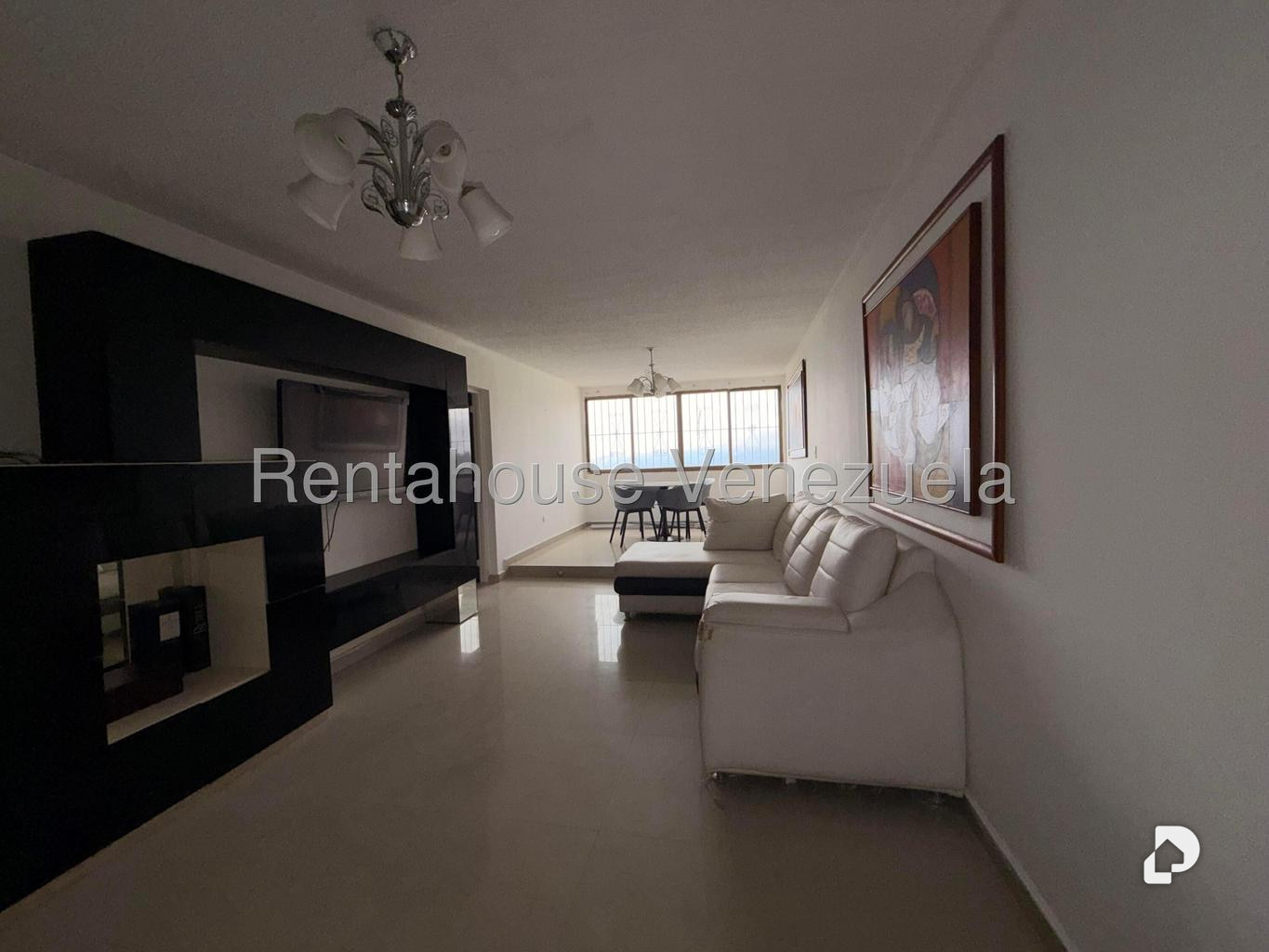 Apartamento en La Rosaleda, San Antonio de Los Altos – 2