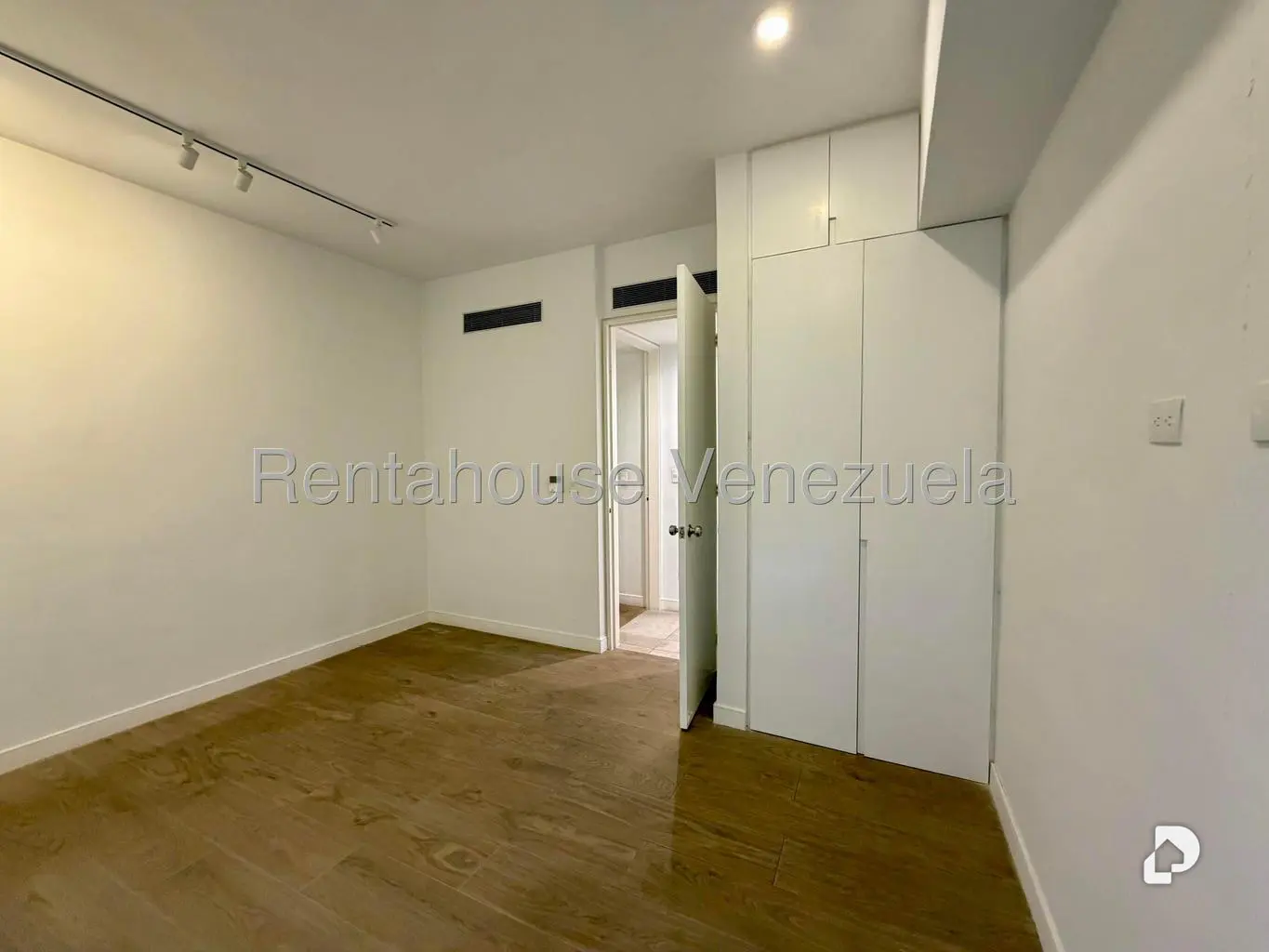Apartamento en Los Naranjos de las Mercedes, Caracas – 17