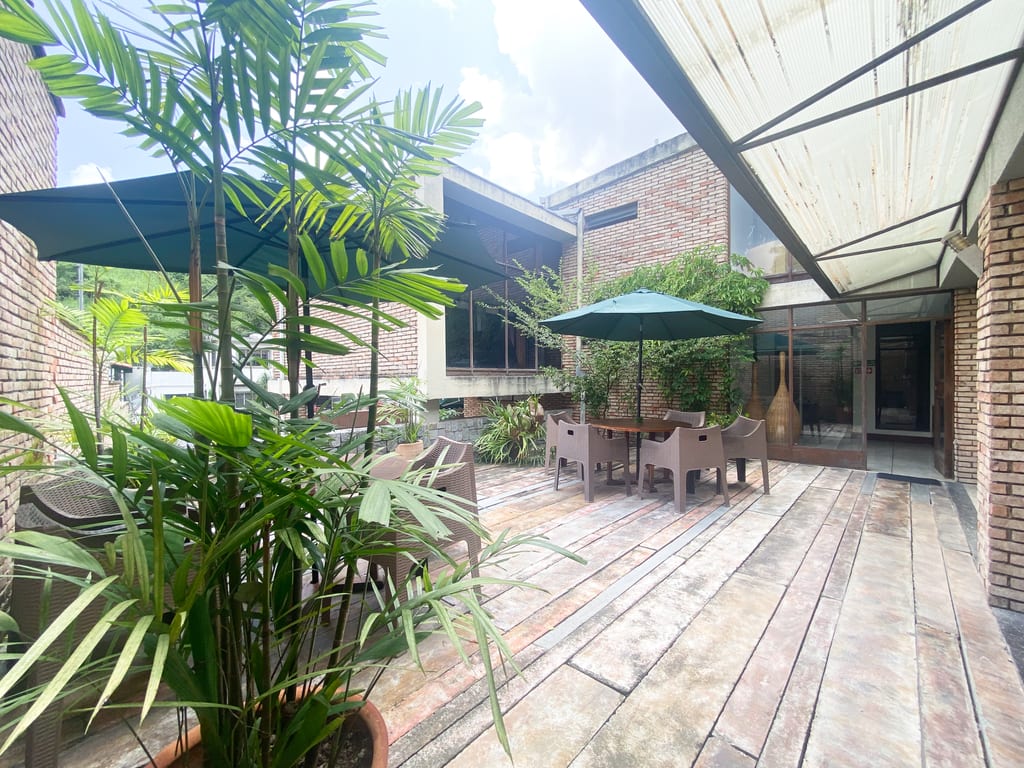 Office in Colinas de Bello Monte, Caracas - 1