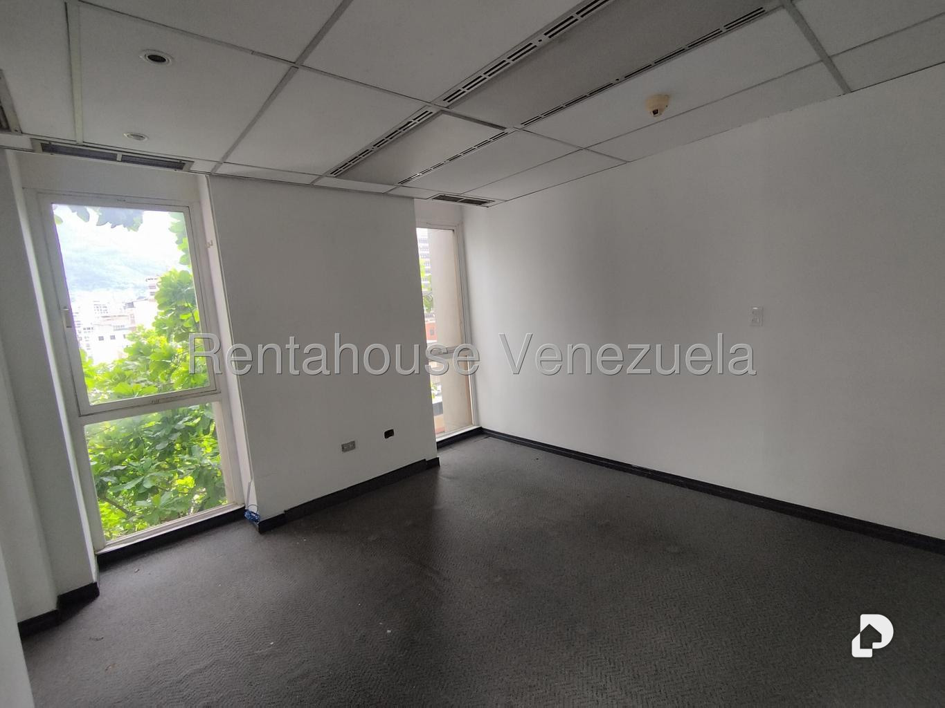 Oficina en Los Palos Grandes, Caracas – 8