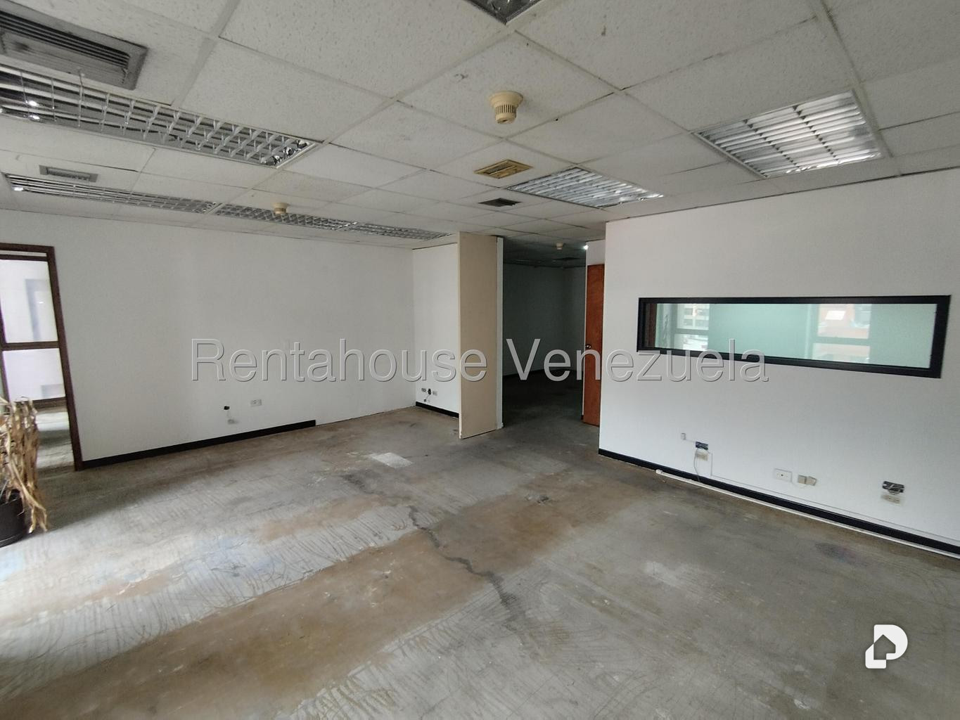 Oficina en Los Palos Grandes, Caracas – 17