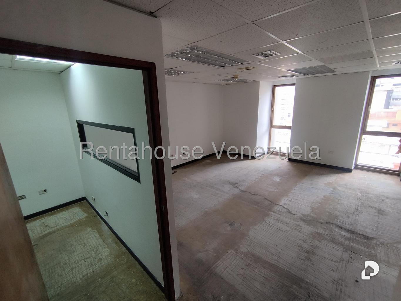 Oficina en Los Palos Grandes, Caracas – 18