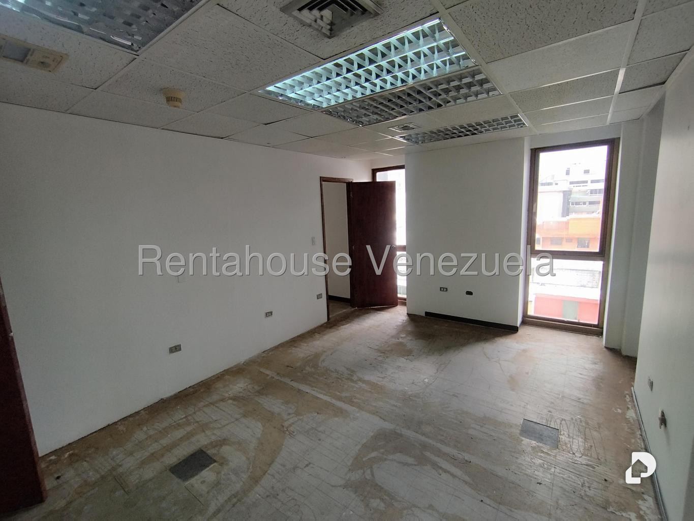 Oficina en Los Palos Grandes, Caracas – 16