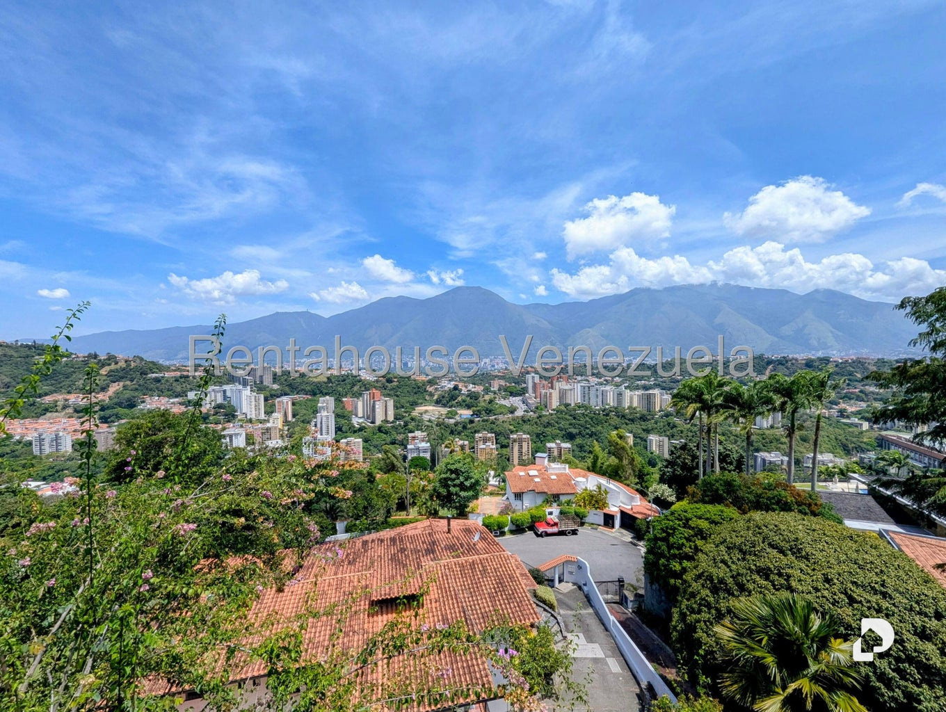 Casa en Cerro Verde, Caracas – 19