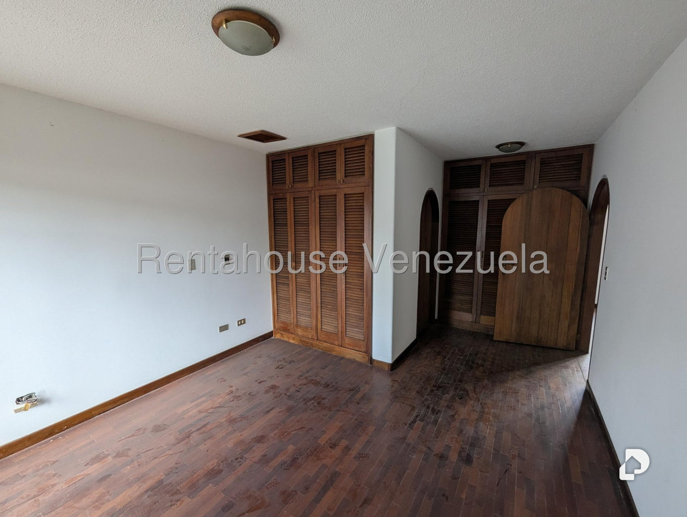 Casa en Cerro Verde, Caracas – 23
