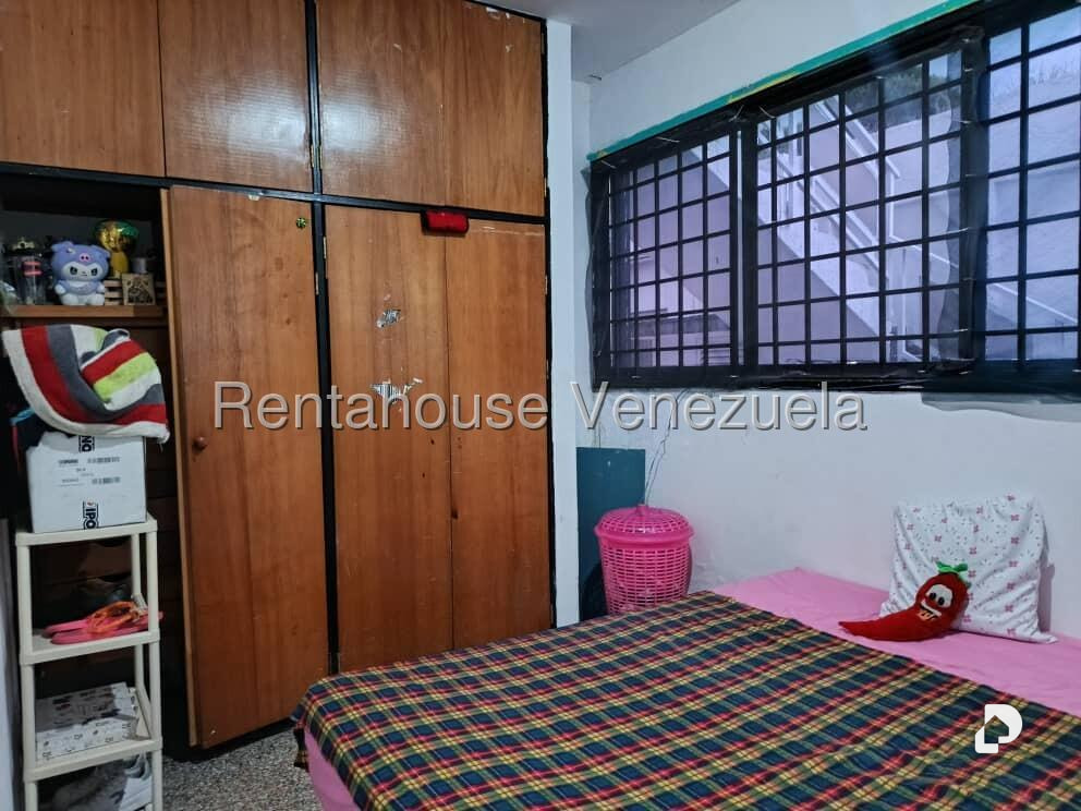 Casa en Colinas de Vista Alegre, Caracas – 26