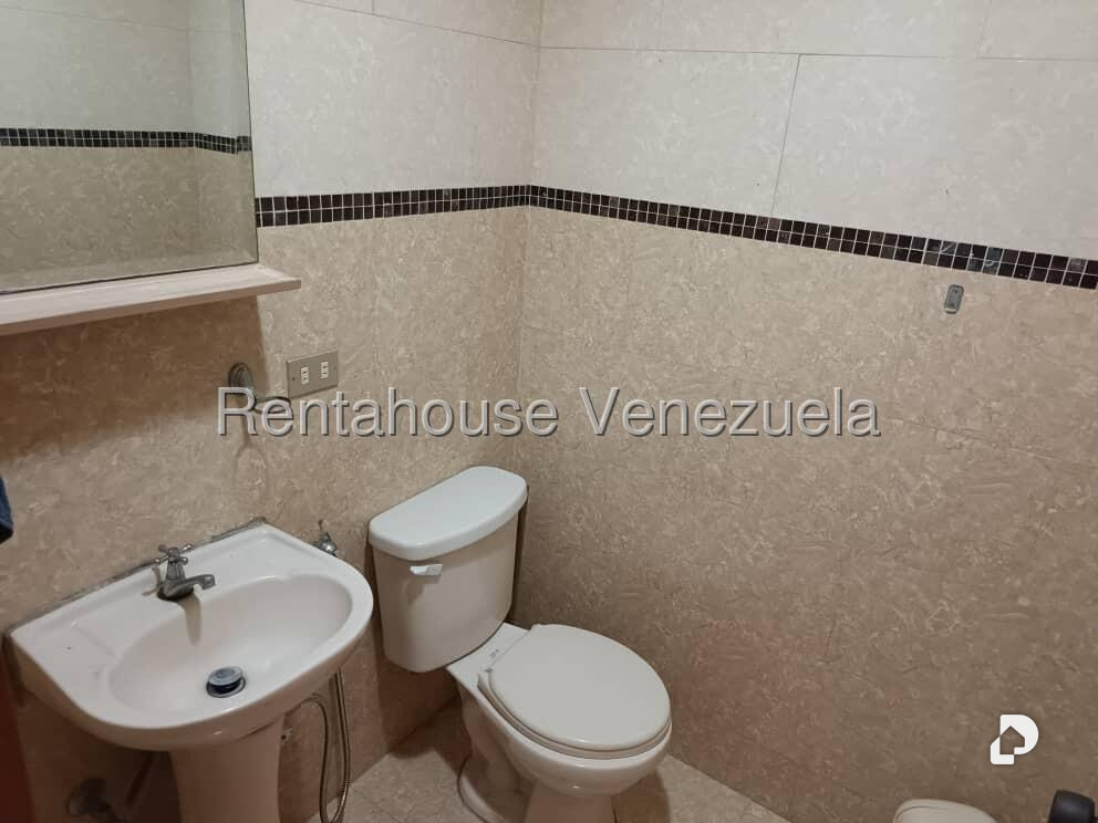 Casa en Colinas de Vista Alegre, Caracas – 17