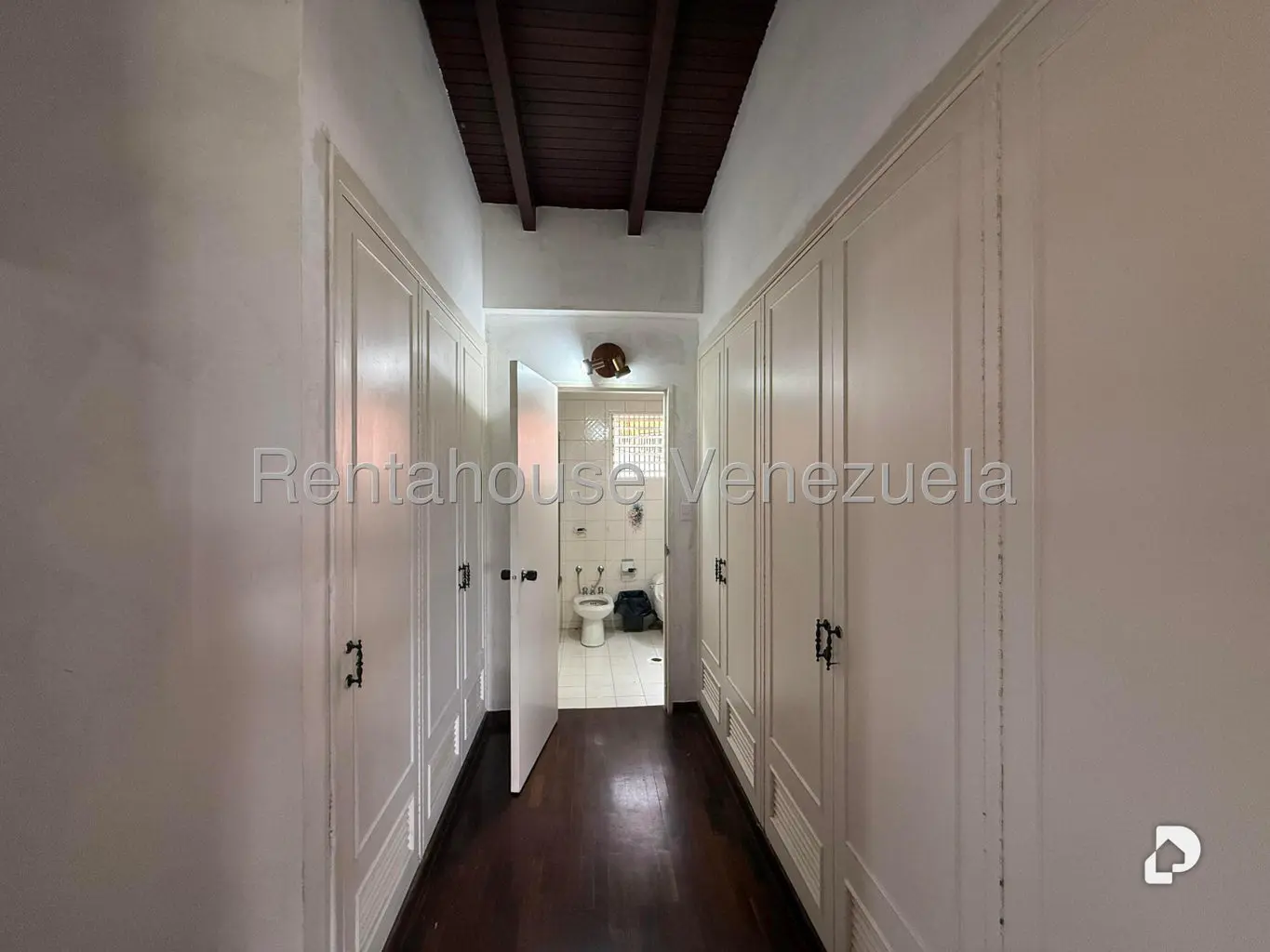 Casa en Alto Prado, Caracas – 23