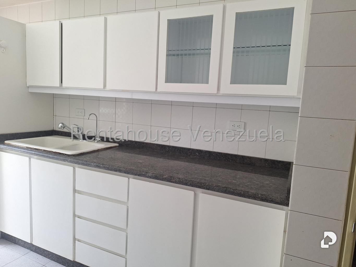 Apartamento en Los Palos Grandes, Caracas – 18