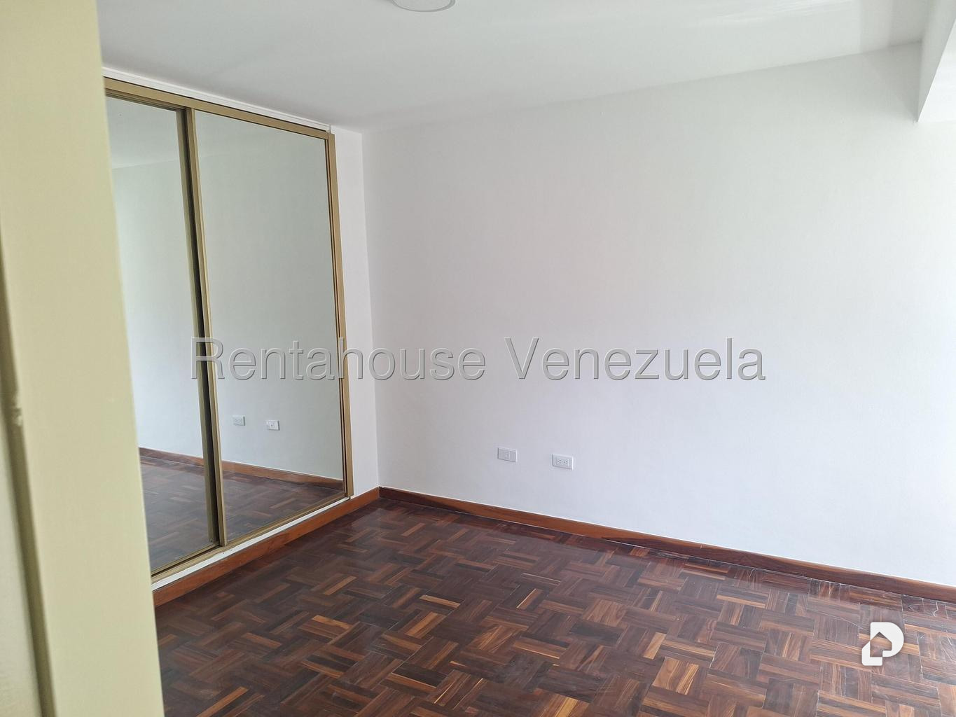 Apartamento en Los Palos Grandes, Caracas – 12