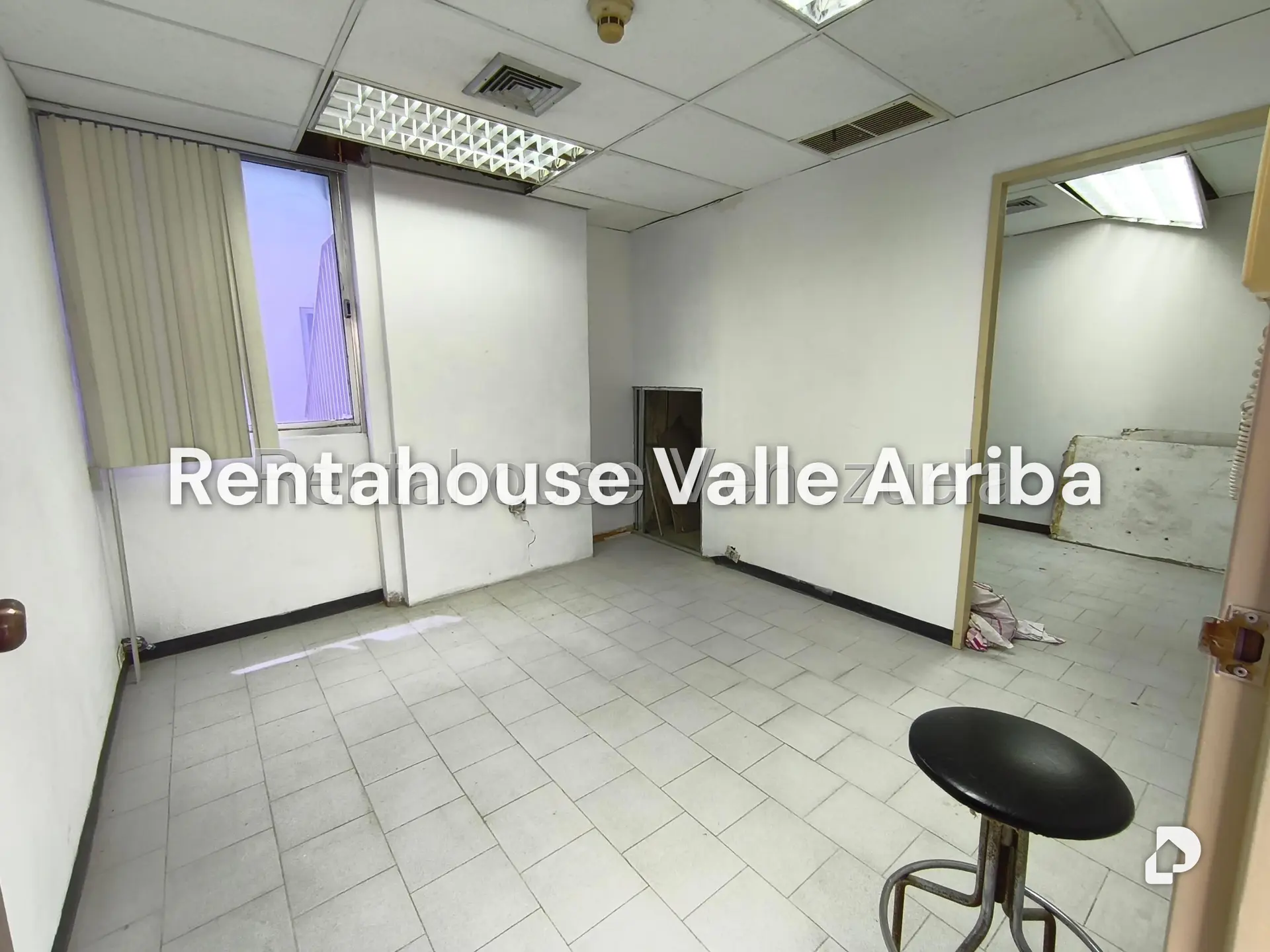 Local comercial en La Trinidad, Caracas – 12