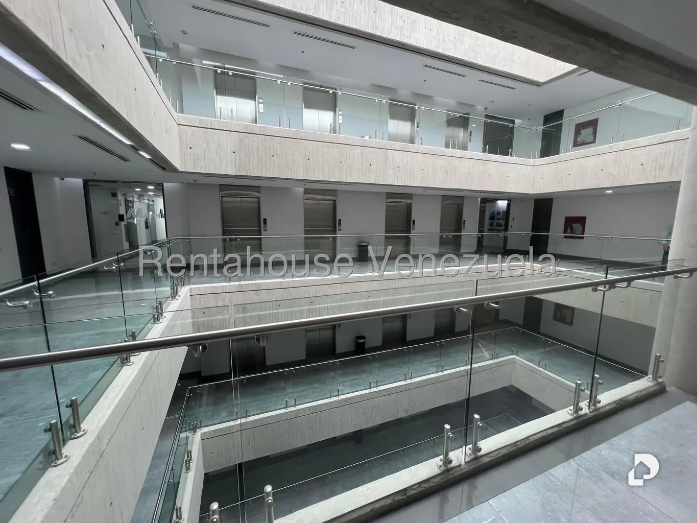 Local comercial en Cerro Verde, Caracas – 17