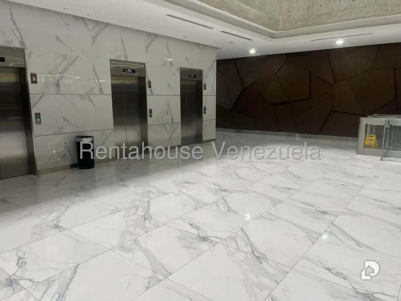 Local comercial en Cerro Verde, Caracas – 3