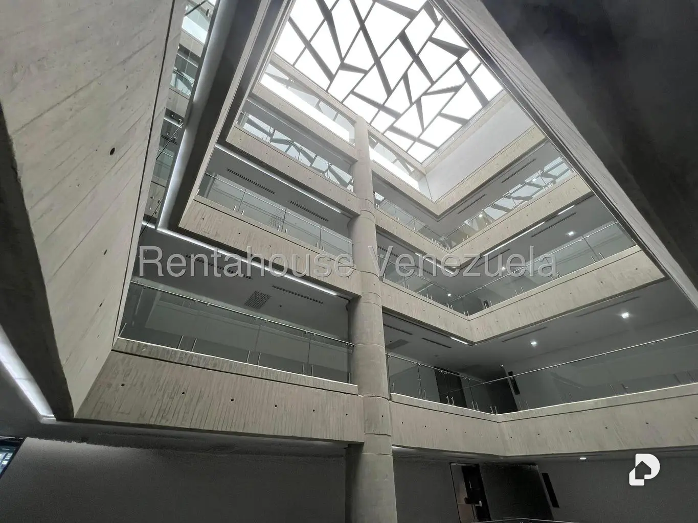 Local comercial en Cerro Verde, Caracas – 18
