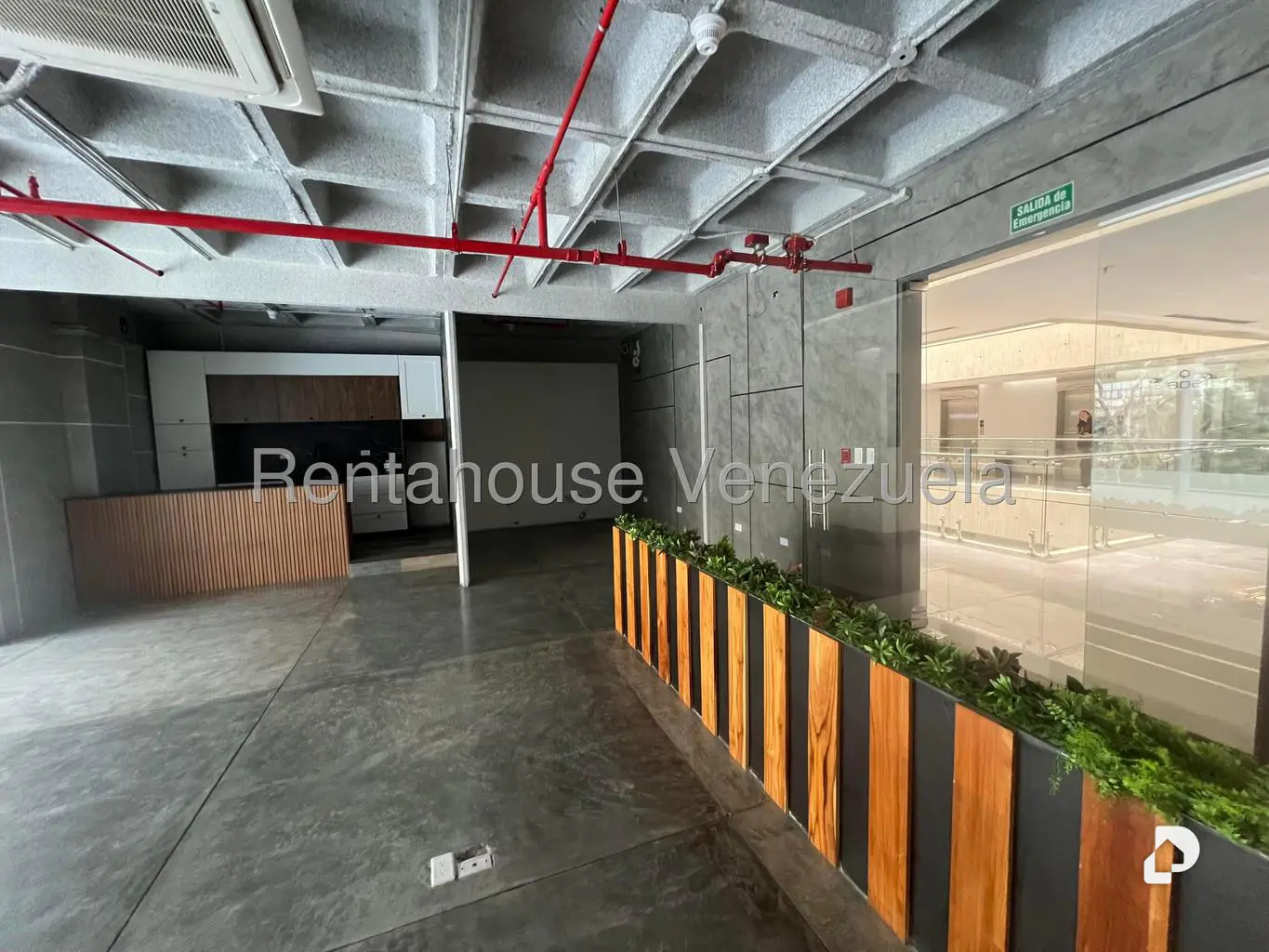 Local comercial en Cerro Verde, Caracas – 19