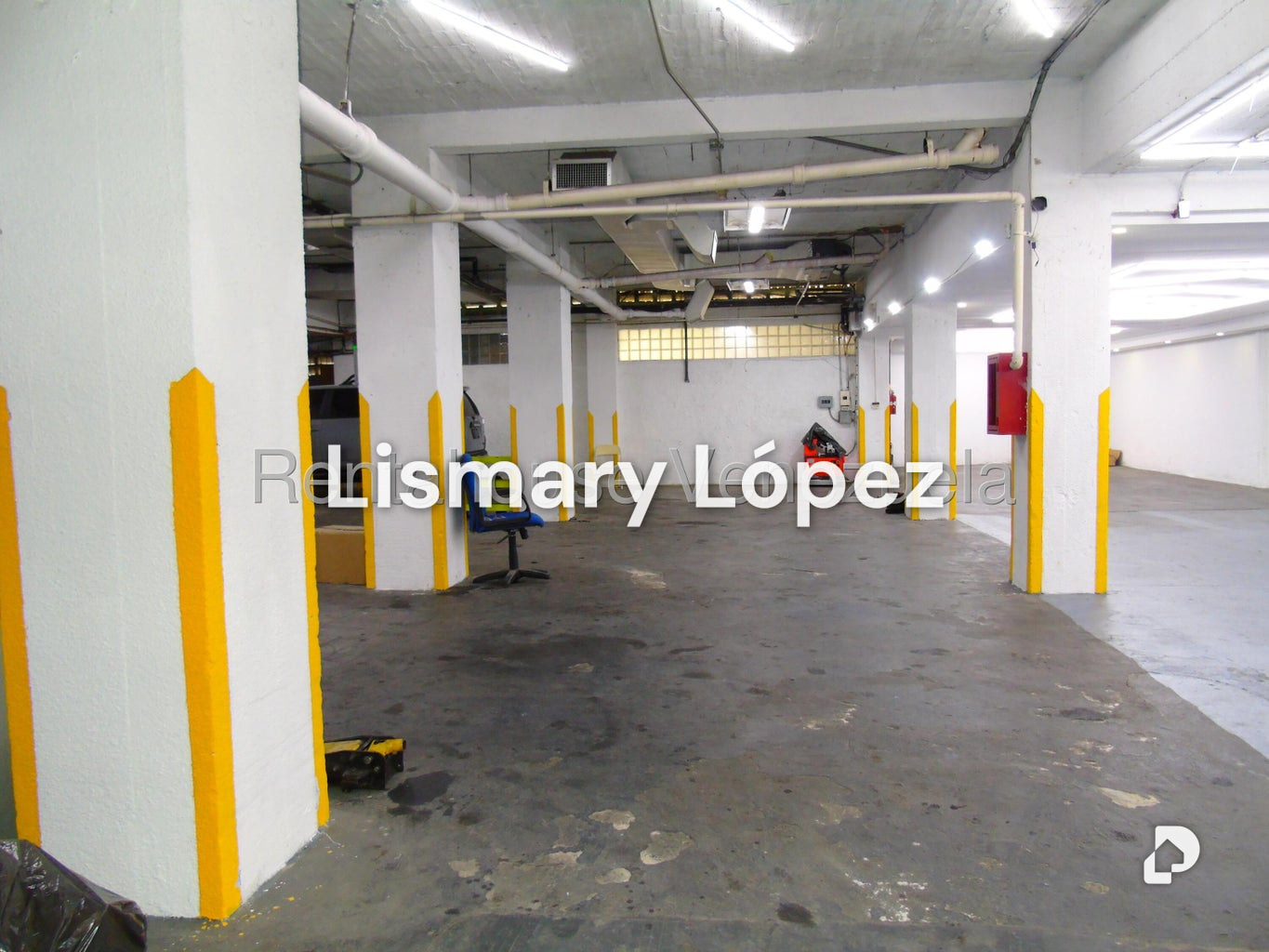Local comercial en Los Palos Grandes, Caracas – 30