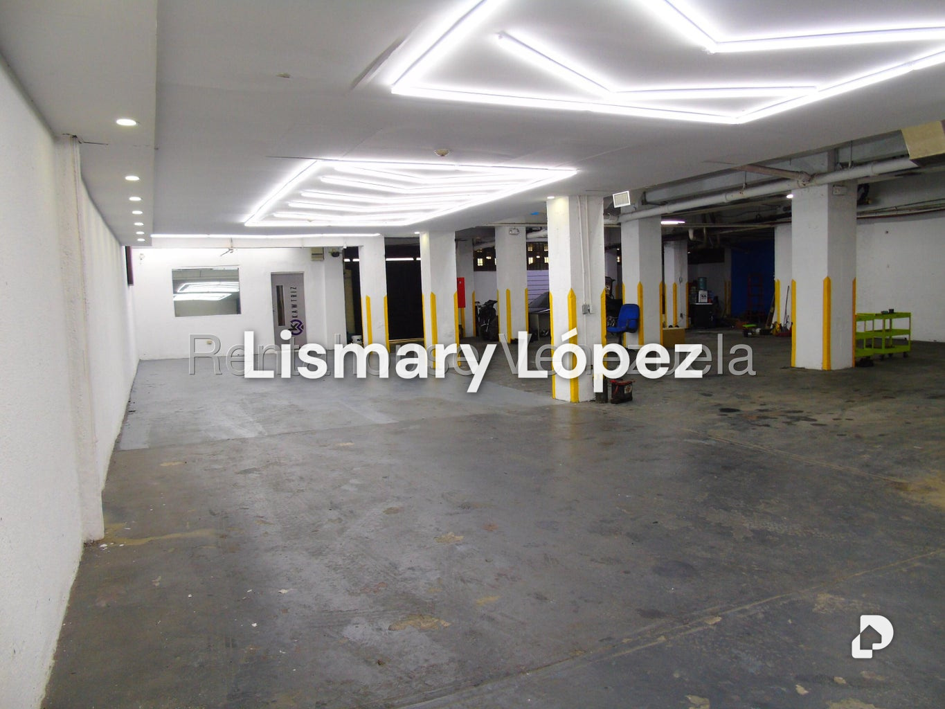 Local comercial en Los Palos Grandes, Caracas – 24