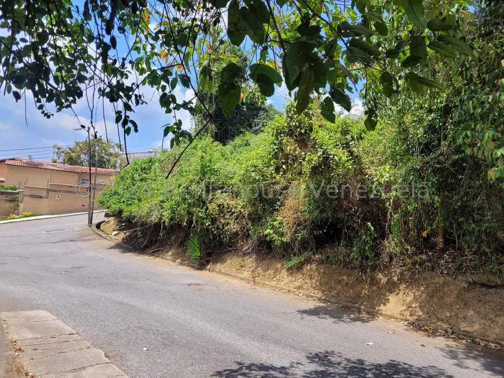 Land in Caracas - 1