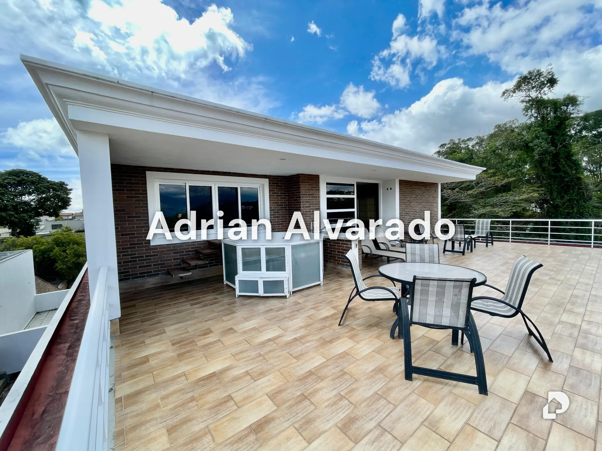 House in La Lagunita, Caracas – 24