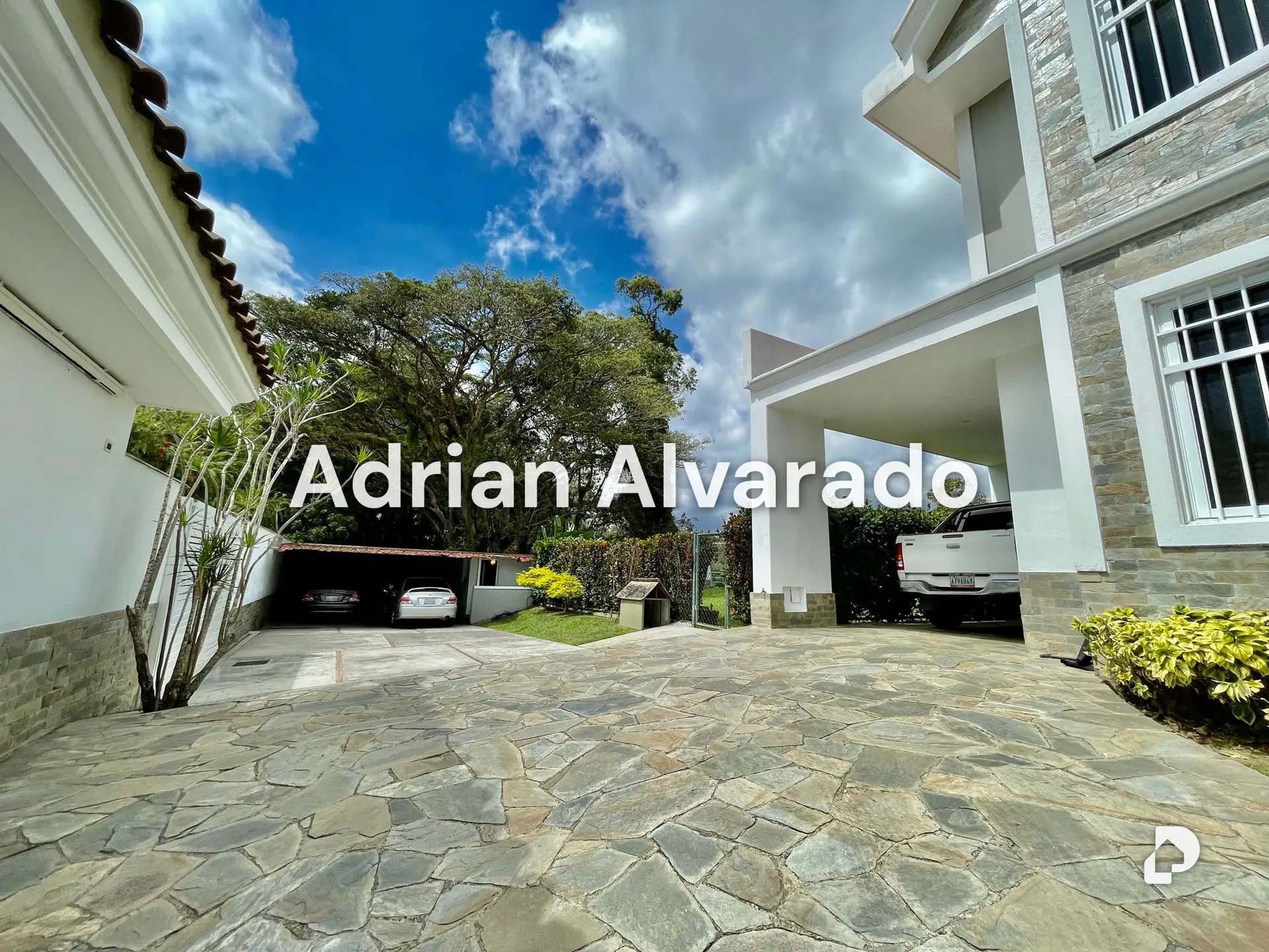 House in La Lagunita, Caracas – 3