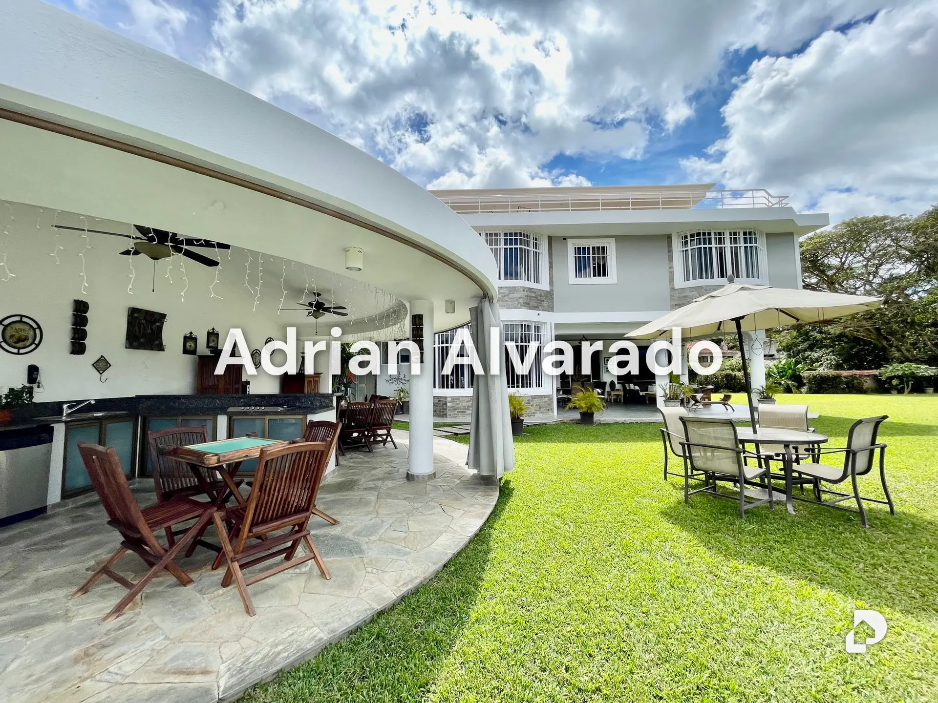 House in La Lagunita, Caracas – 4