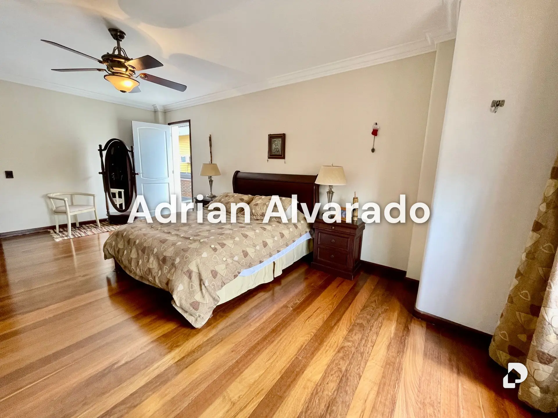 House in La Lagunita, Caracas – 18