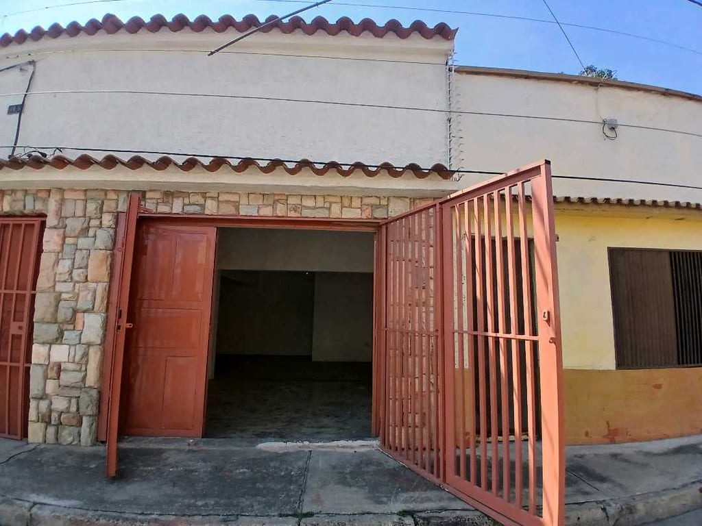 Local comercial en Valencia - 1