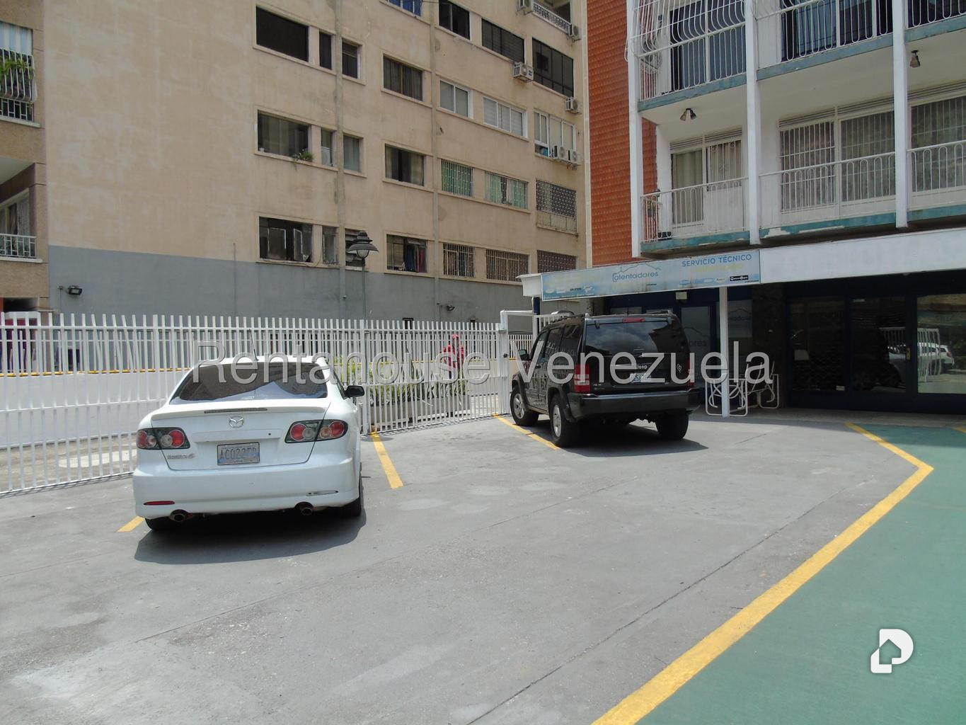 Commercial space in Los Palos Grandes, Caracas – 3