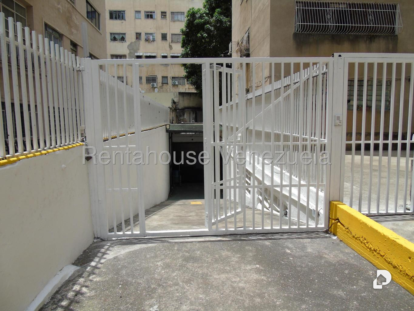 Commercial space in Los Palos Grandes, Caracas – 17