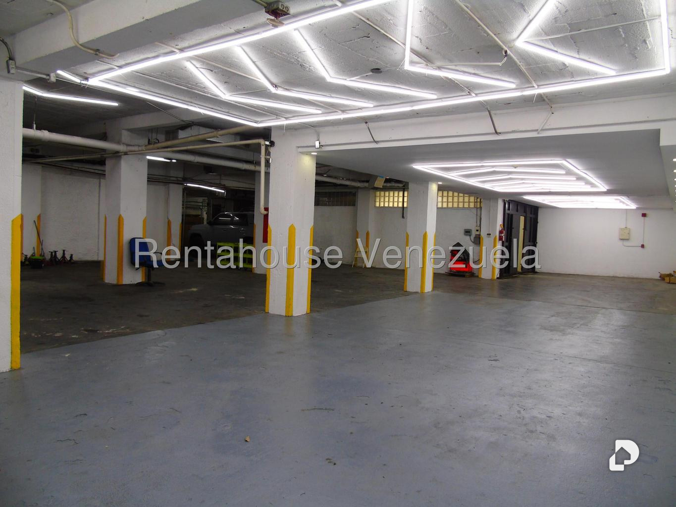 Commercial space in Los Palos Grandes, Caracas – 29
