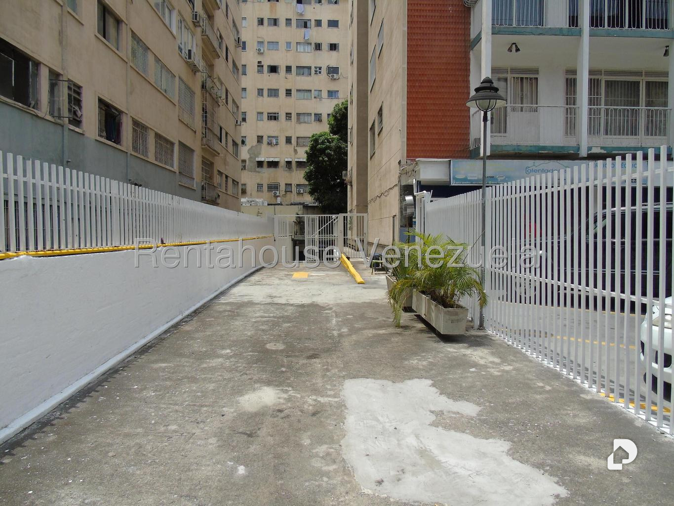 Commercial space in Los Palos Grandes, Caracas – 19