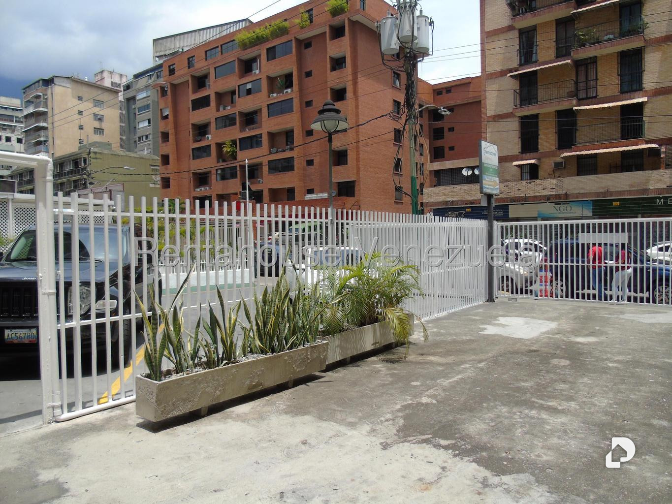 Commercial space in Los Palos Grandes, Caracas – 18