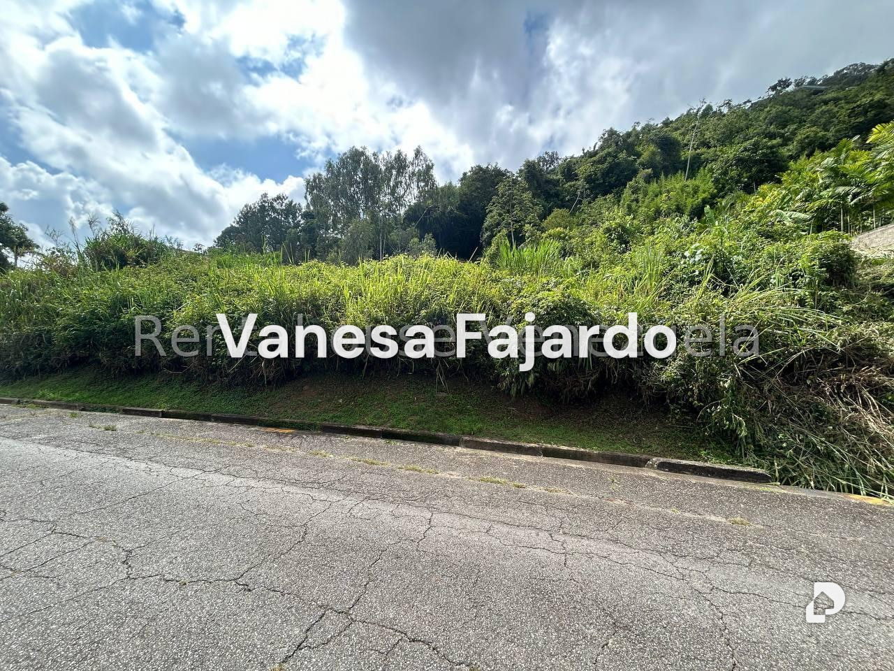 Terreno en Cerro Verde, Caracas – 16