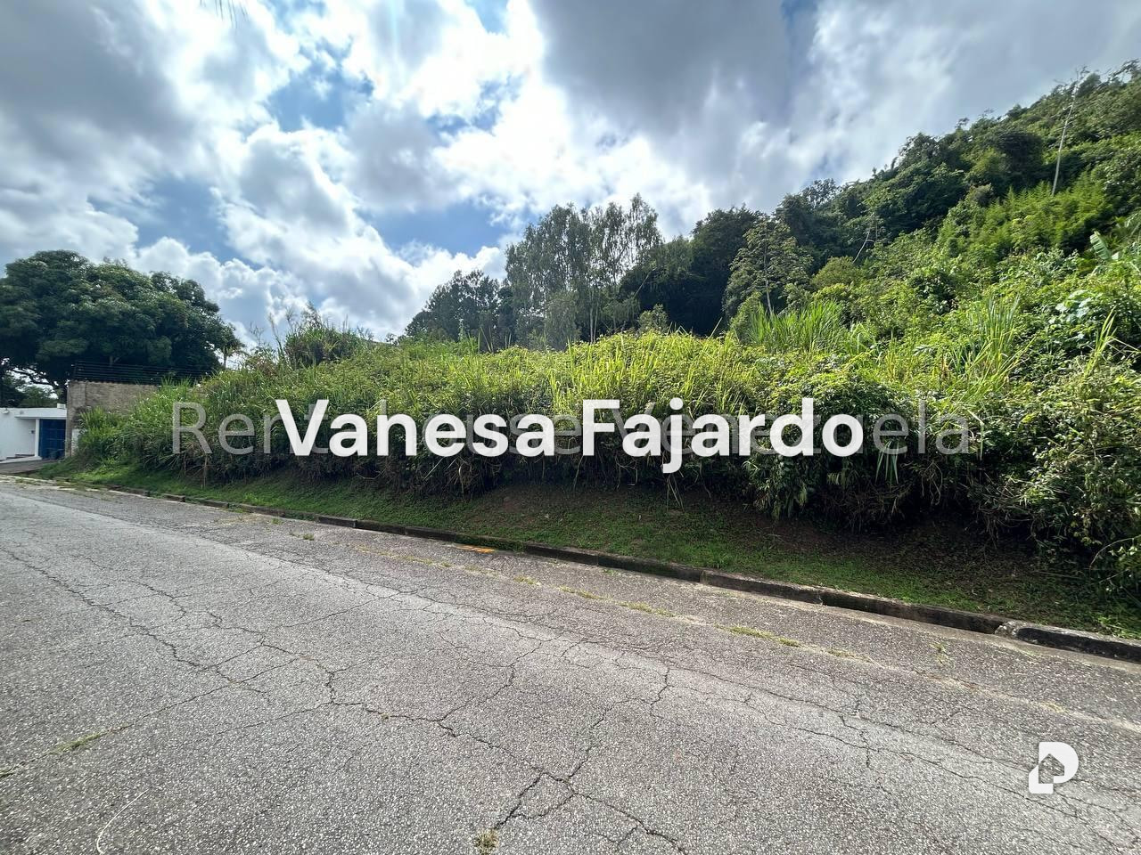 Terreno en Cerro Verde, Caracas – 18