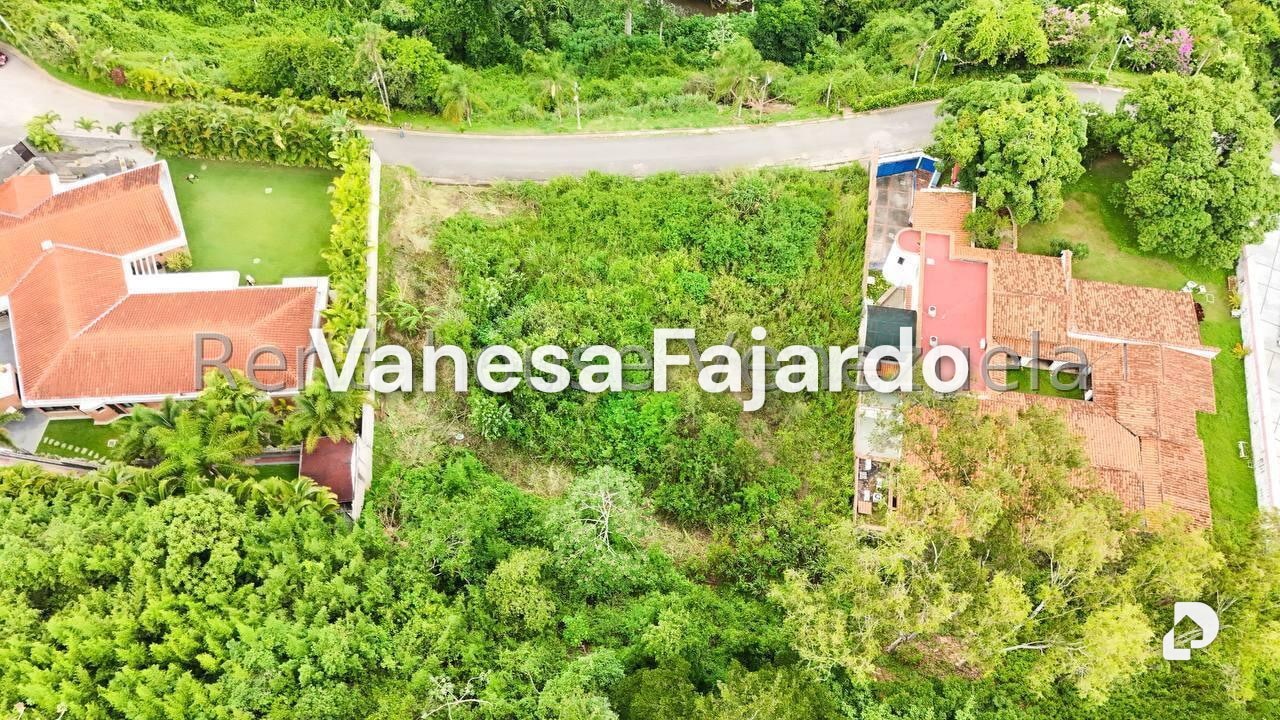 Terreno en Cerro Verde, Caracas – 1
